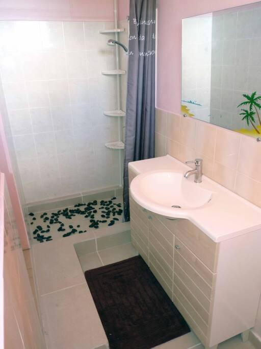 Logement Dans Un Lieu Calme Et Verdoyant A Proximite De Tout Avec Jacuzzi!!! Бас-Тер Екстер'єр фото